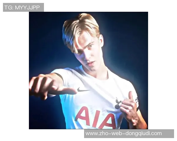 足球表情的魅力与激情如何在赛场上激荡人心与情感共鸣 足球表情的魅力与激情如何在赛场上激荡人心与情感共鸣