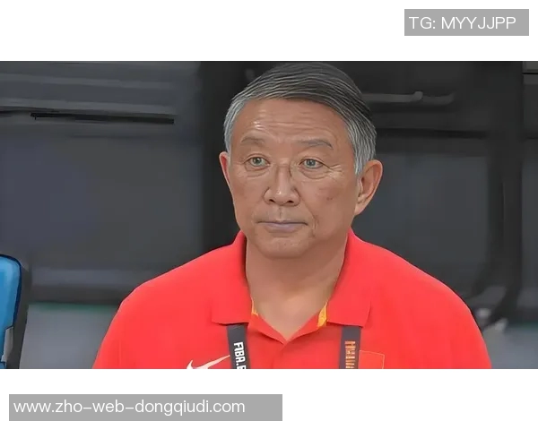 宫鲁鸣坚持女篮自然风采李梦积极遵守新规展现集训纪律之严明